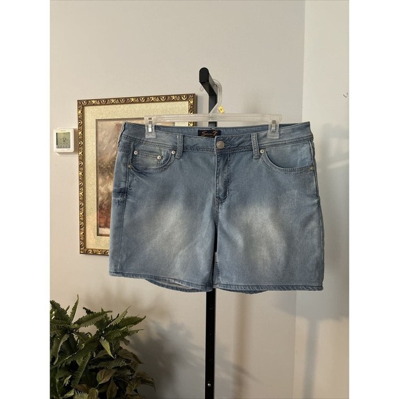 Seven 7 Pants - Authentic SEVEN 7 Women’s Shorts Size 14 Distressed Pocket Inseam 6” Mid-Rise